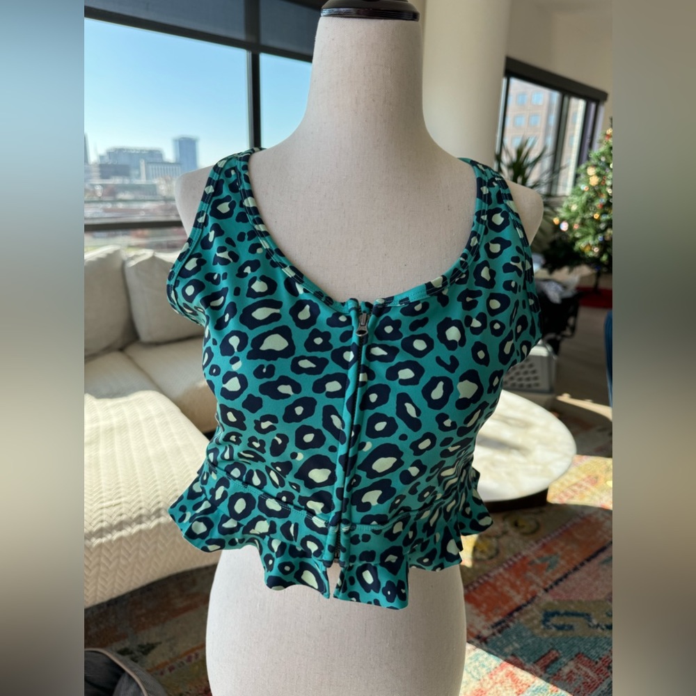 WAVVY (by instagram influencer fittybritty) sports bra top size L - Picture 2 of 6